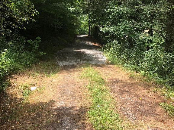 4th image of Laurelwood Ln
