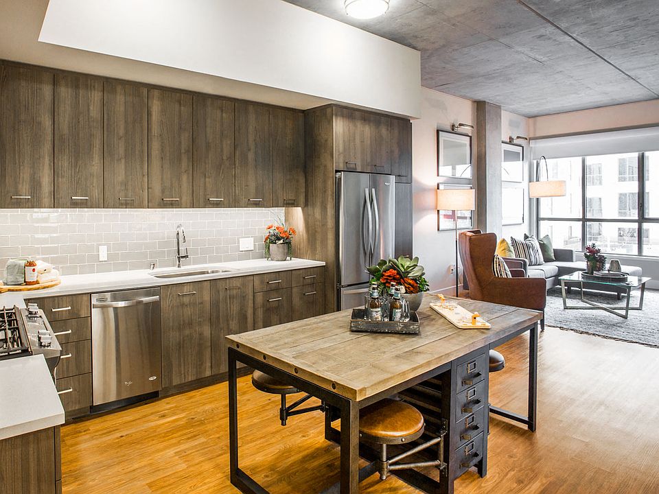 Kitchen with 5-burner range, island and full height backsplash