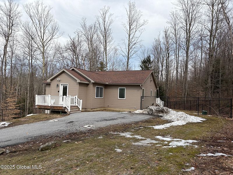 3rd image of 5306 Crooked Street