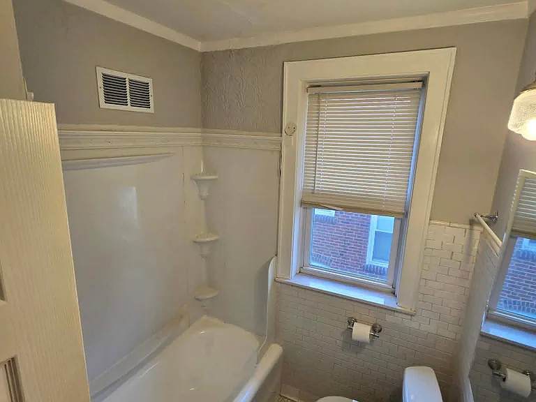 5030 Winona Ave #2F — Photo 6