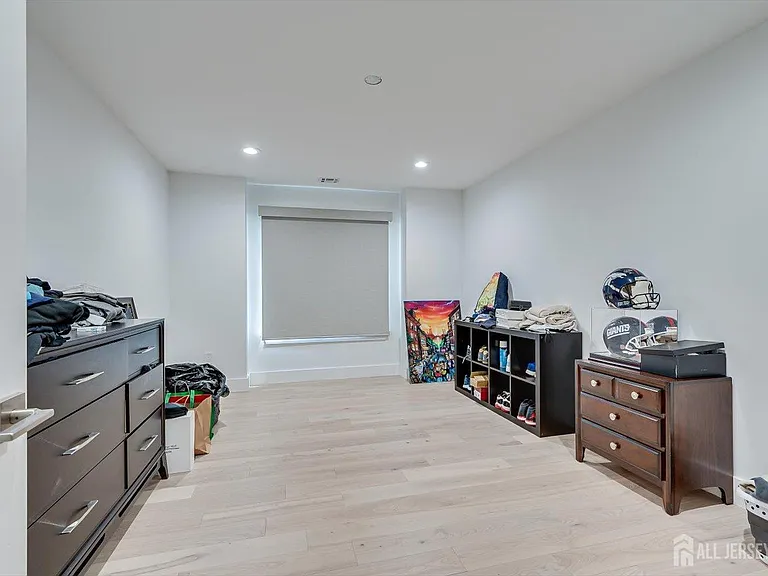 145 Center St — Photo 33