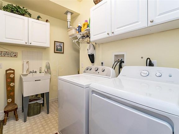 5th image of 2777 Terrwood Dr E
