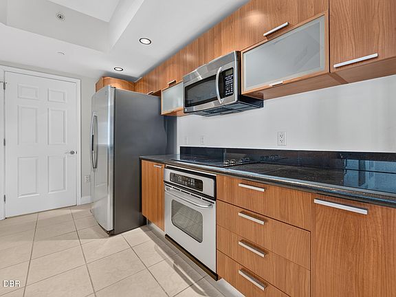 5th image of 241 Riverside Dr Unit 907