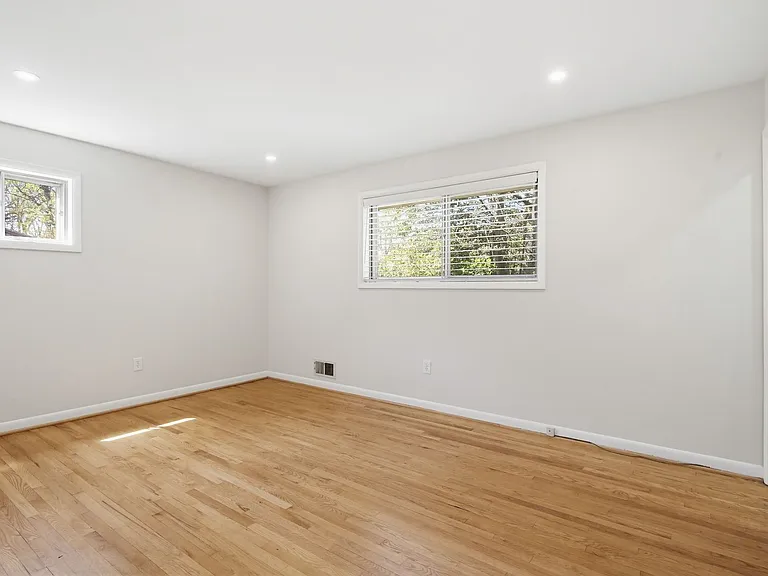 9717 Hedin Dr — Photo 23
