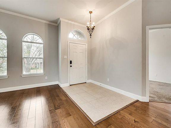 3rd image of 2180 Garden Crest Dr