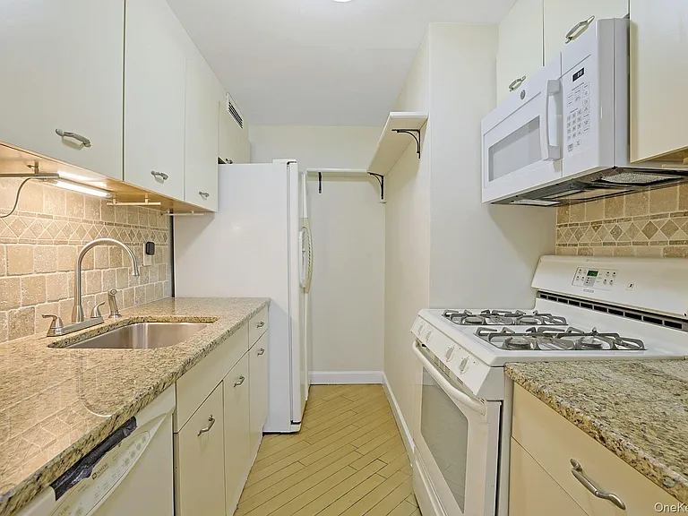 1270 North Ave #2L — Photo 7