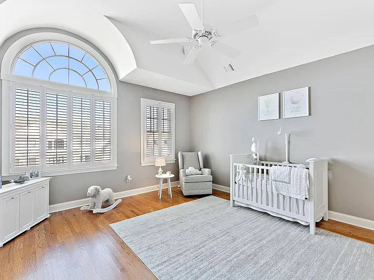 30 Columbus Dr — Photo 35