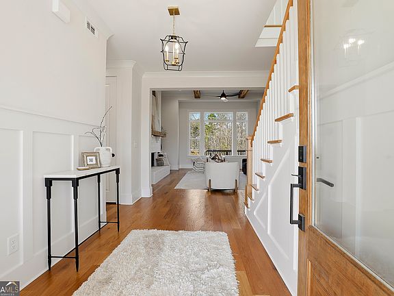 5th image of 119 Fernbank Way