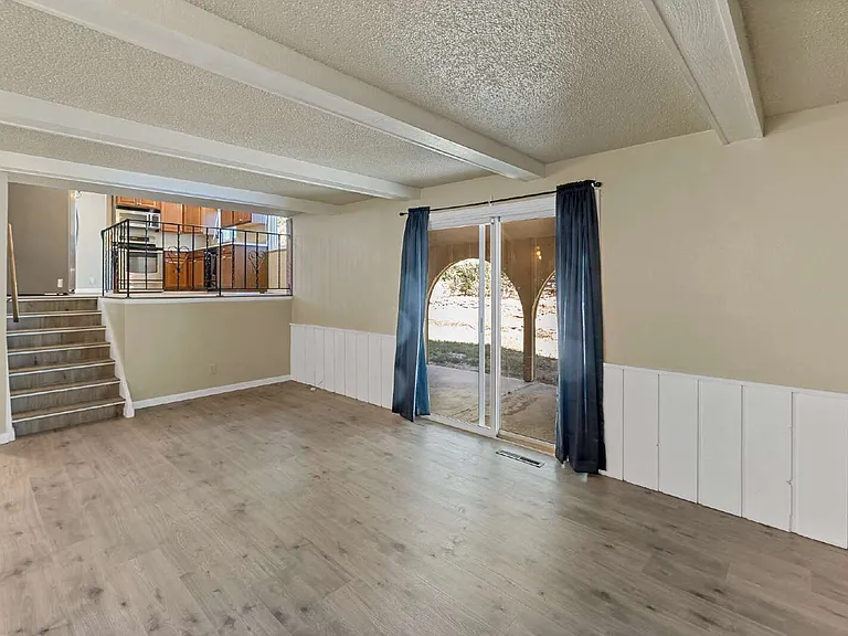 1401 Sanderson Ave — Photo 16