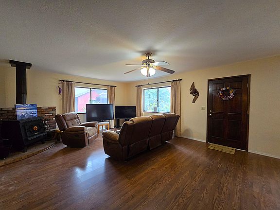 3rd image of 607 E Drowsey Cir