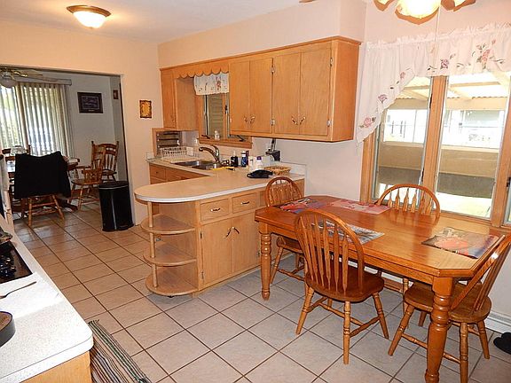 3rd image of W230S2354 Morningside Dr