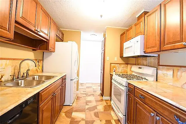 2412 Riverbend Dr #1 — Photo 10