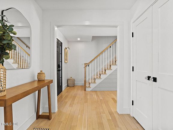 5th image of 10 Lockwood Rd