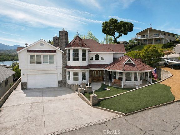 2nd image of 3105 E Beach Cir