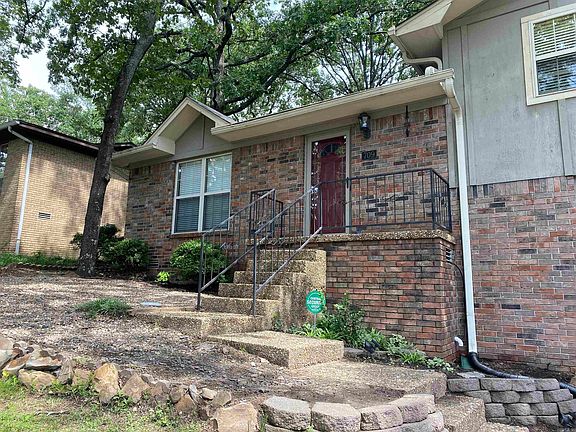 2nd image of 709 Emerald Gardens Dr