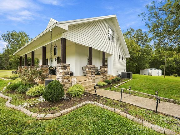 3rd image of 2832 Beaty Rd