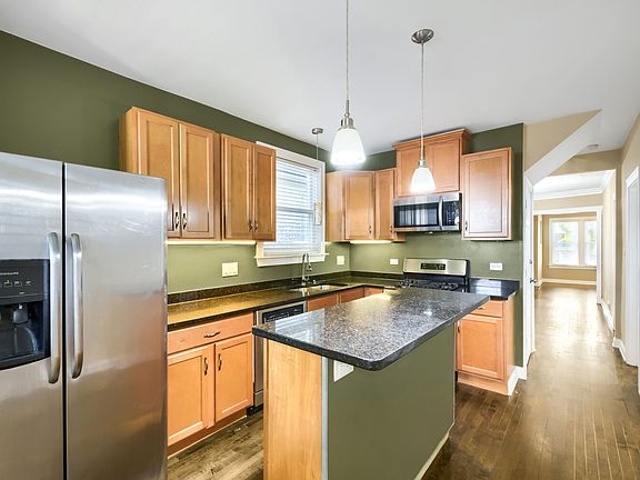5th image of 2135 N Kilbourn Ave