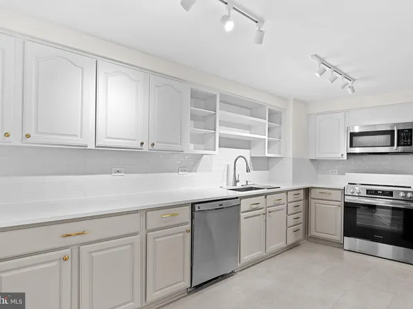 4601 N Park Ave APT 510K, Chevy Chase, MD 20815