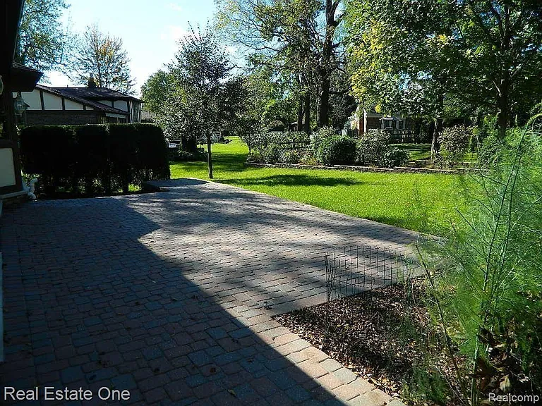 6927 Northpoint Dr — Photo 5