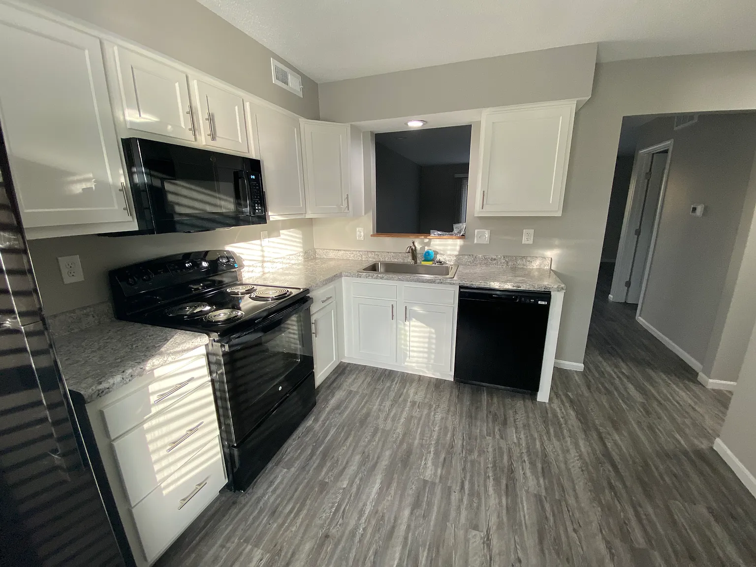 3 bed, 2.5 bath, 1200 sqft, $1,950 — Photo 3