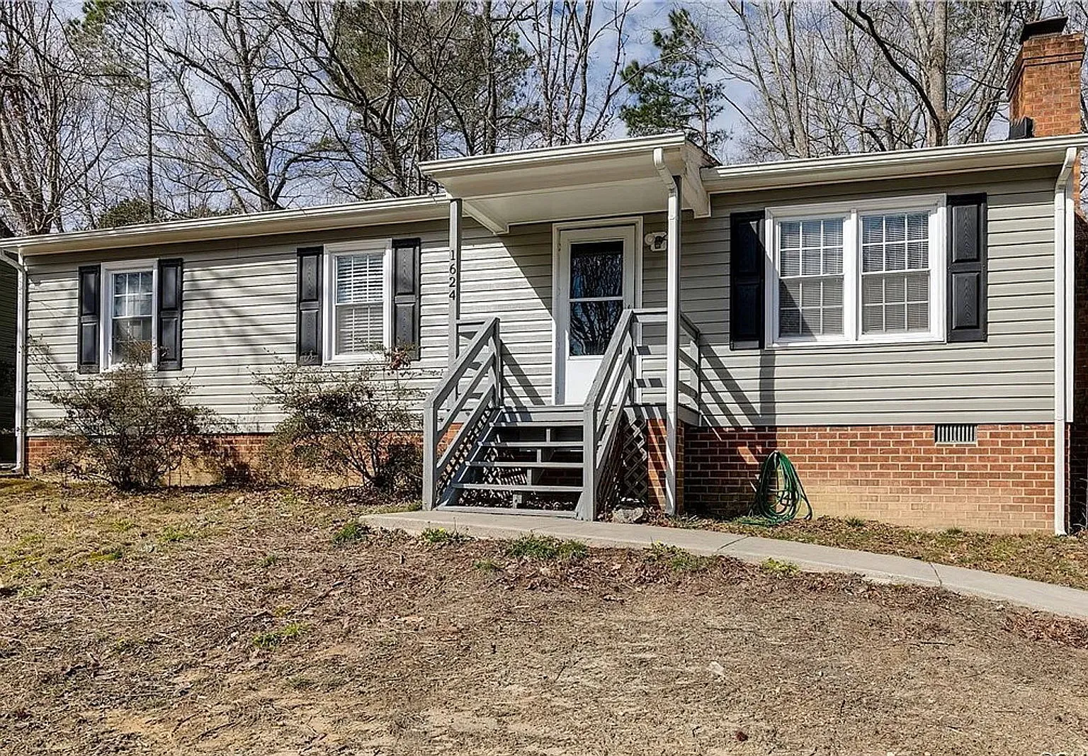 3 bed, 2.0 bath, 1056 sqft, $2,200 — Photo 3