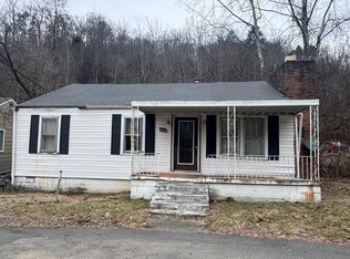 137 Pine Ave, Pineville, WV 24874