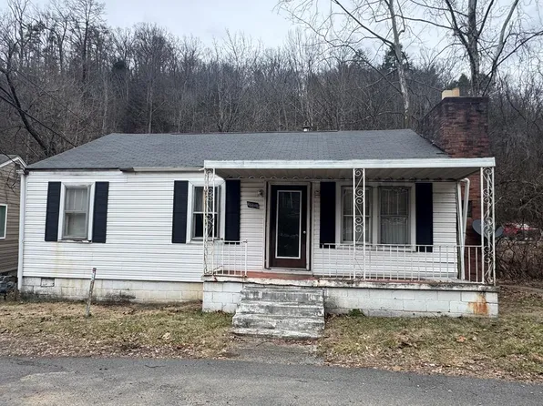 137 Pine Ave, Pineville, WV 24874