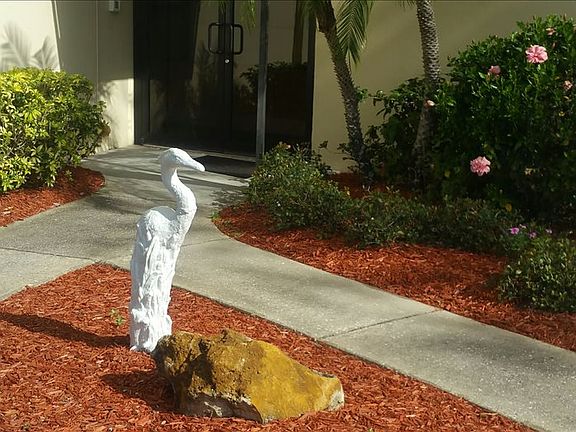 5th image of 117 Country Club Dr Unit 404-1