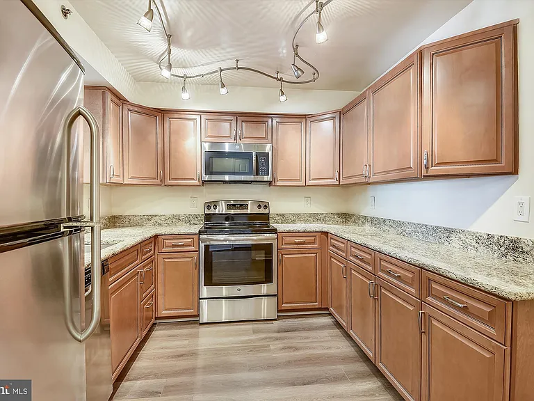 610 N West St #305 — Photo 2