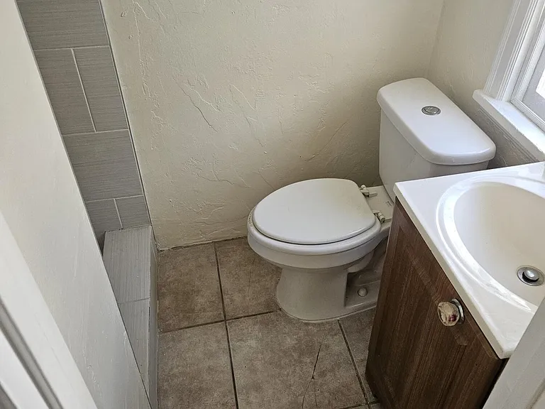 115 E Palm St #117 — Photo 7