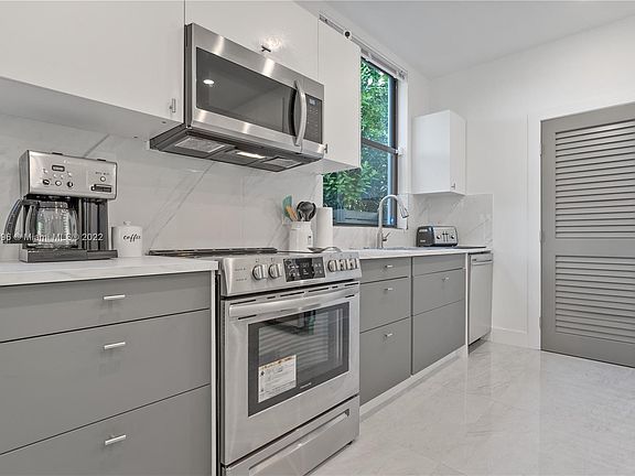 4th image of 2889 SW 33rd Ave
