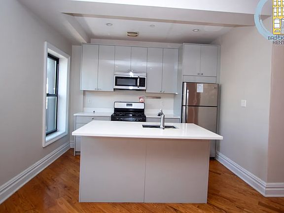 4th image of 306 Clifton Pl #4