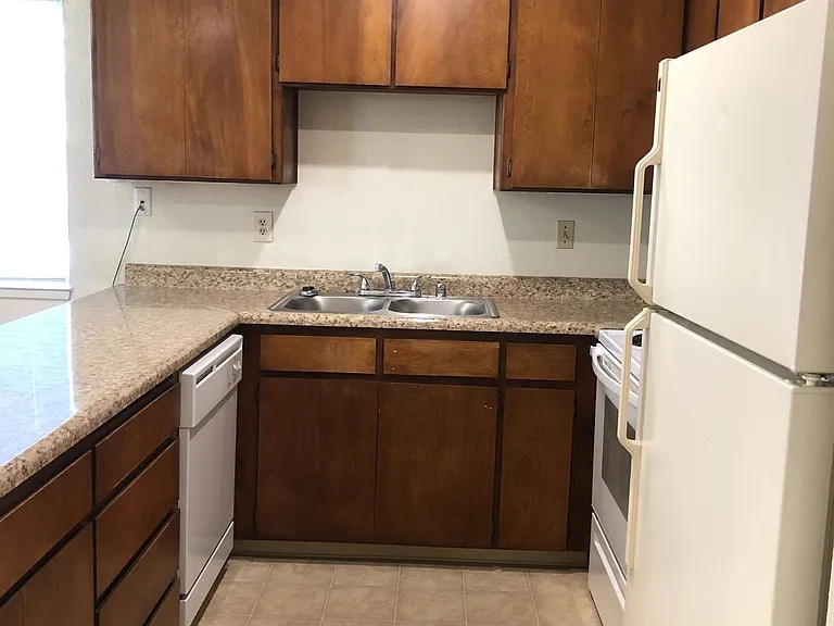 La Vista Apartments — Photo 4