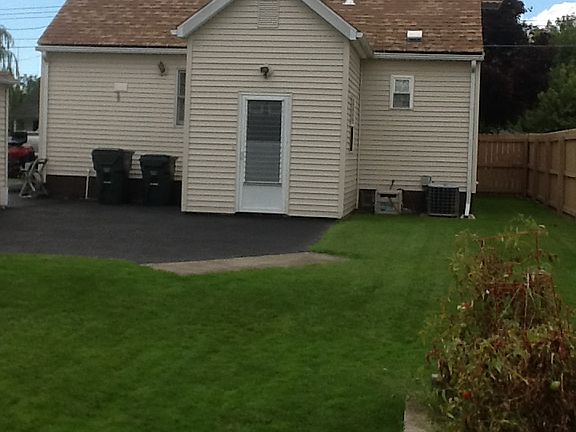 3rd image of 15 Wyandotte St