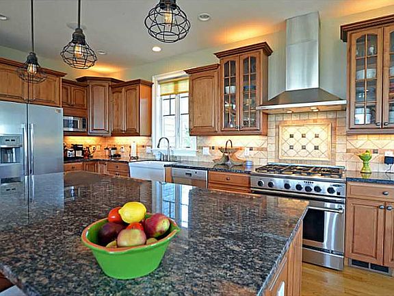 5th image of 258 Vanderbilt Ln