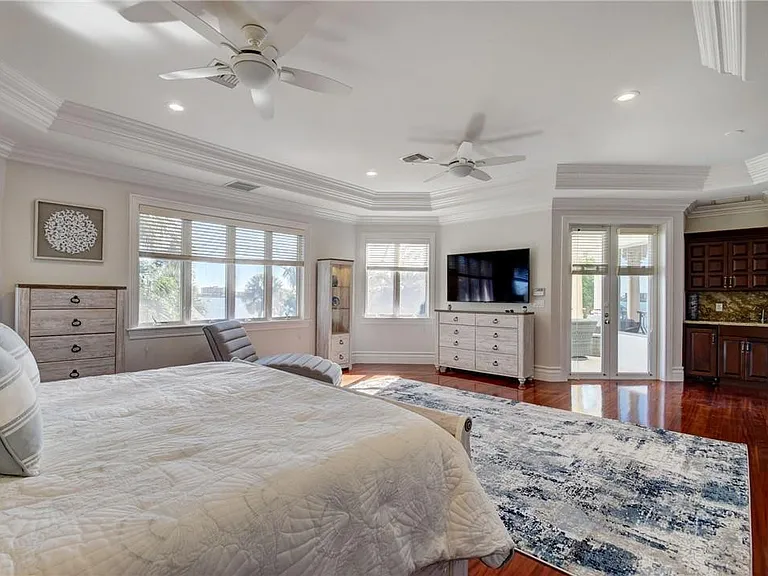 1320 S Lakeside Dr — Photo 32