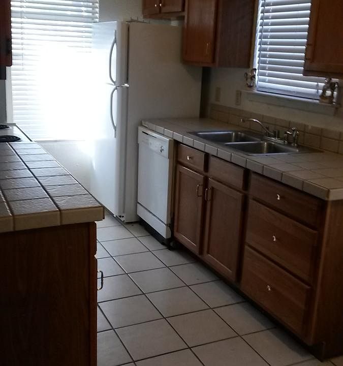 2nd image of 2506 Paul St