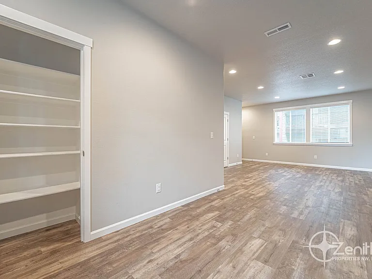 14425 NE 22nd Ave — Photo 9