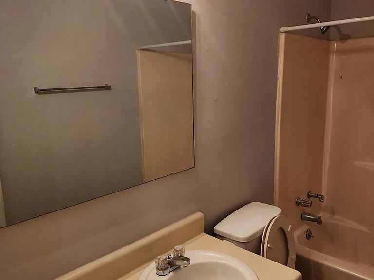 Fox Run Apartments — Photo 12