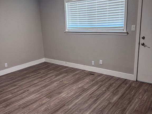 3rd image of 27 Panorama Dr #B