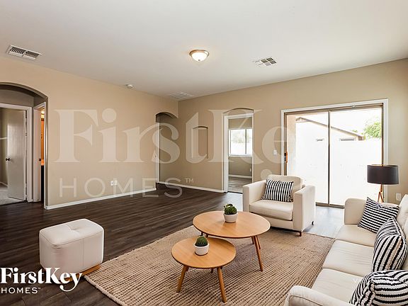 3rd image of 2850 E Silverbell Rd