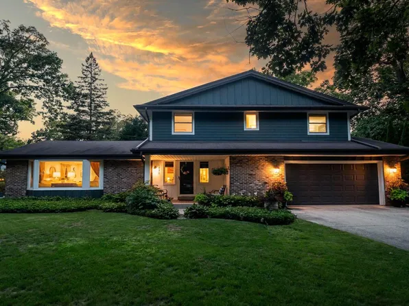 1521 N 122nd STREET, Wauwatosa, WI 53226