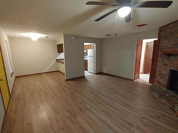 4th image of 421 Teal Ln APT C