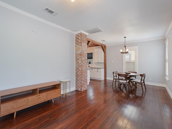 4th image of 415 Margaret St