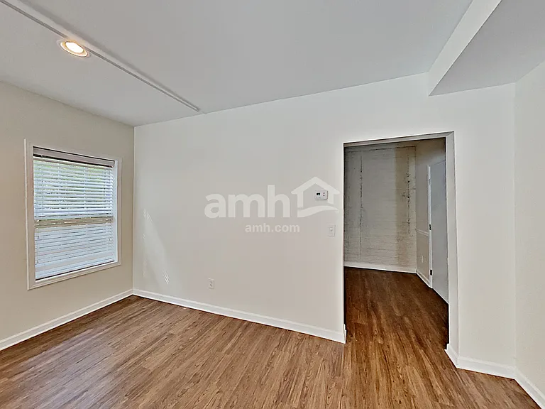 374 Westhill Dr — Photo 5