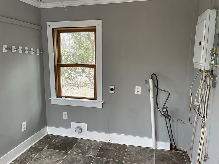 810 Dixon Ave — Photo 19
