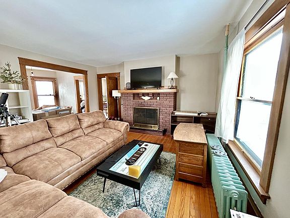 3rd image of 516 Riverside DRIVE