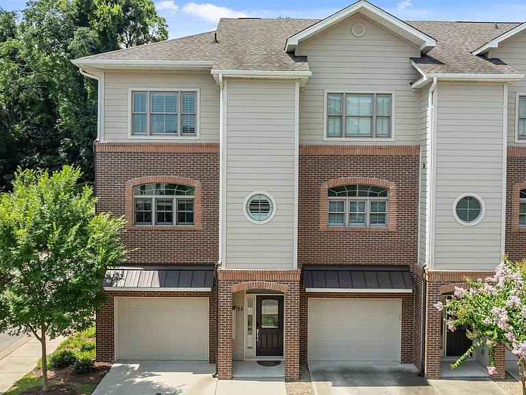 284 Hugh Shelton Loop — Photo 1