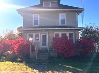 207 South St, Lena, IL 61048