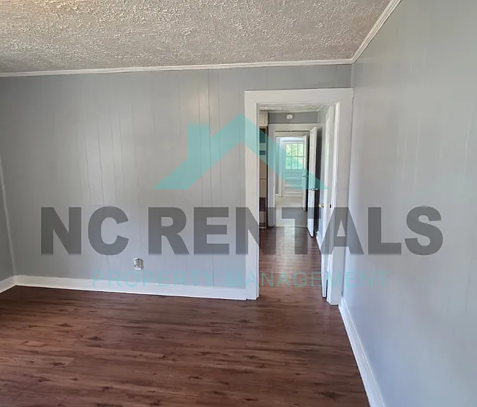 1415 Underwood Ave — Photo 5